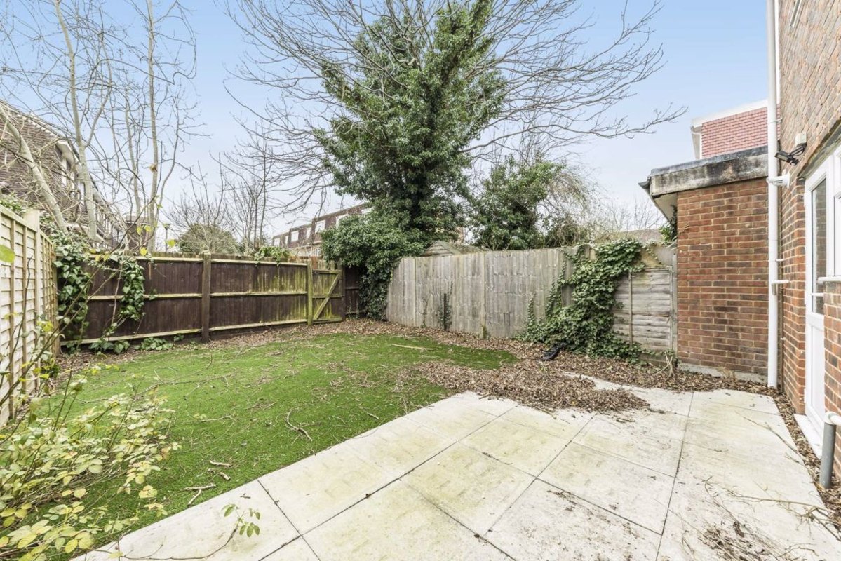 House for sale in Rowan Close, London, W5 (Ref 177418) Dexters