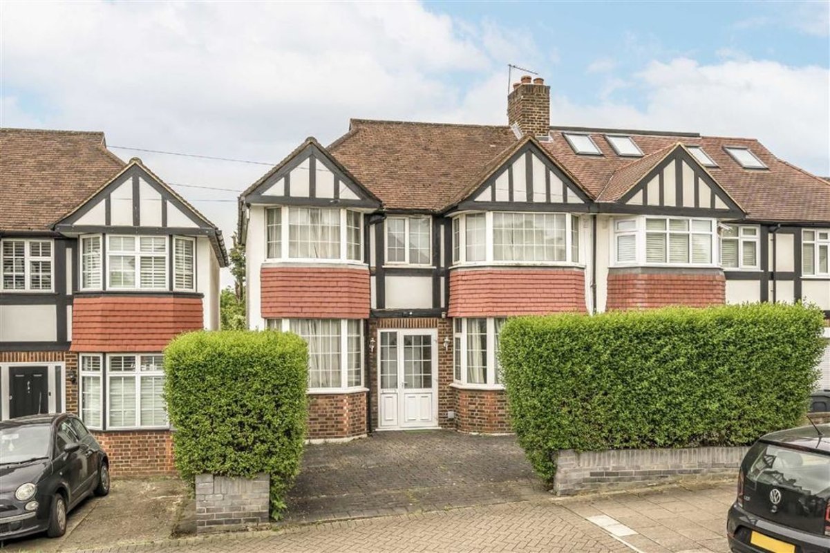 House semidetached for sale in Senlac Road, London, SE12 (Ref 225533