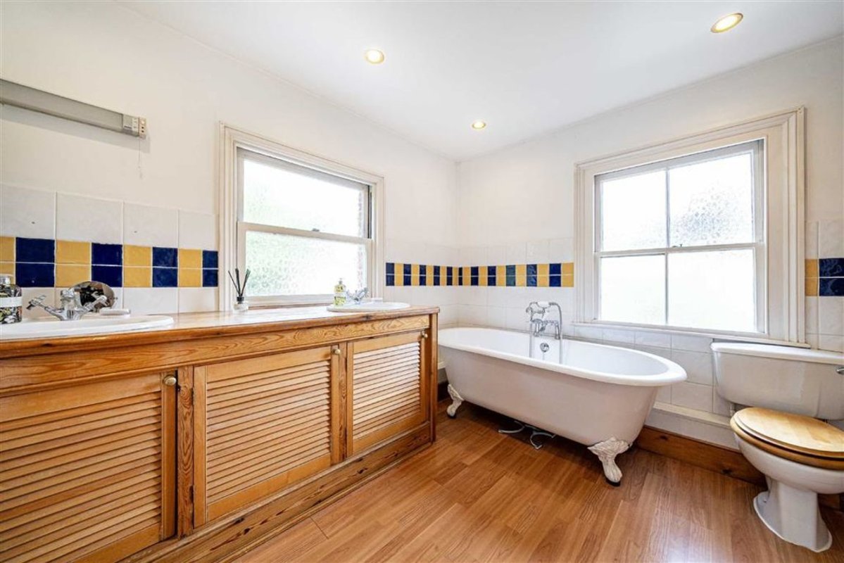 House for sale in Seymour Road, Kingston Upon Thames, KT1 (Ref 216077