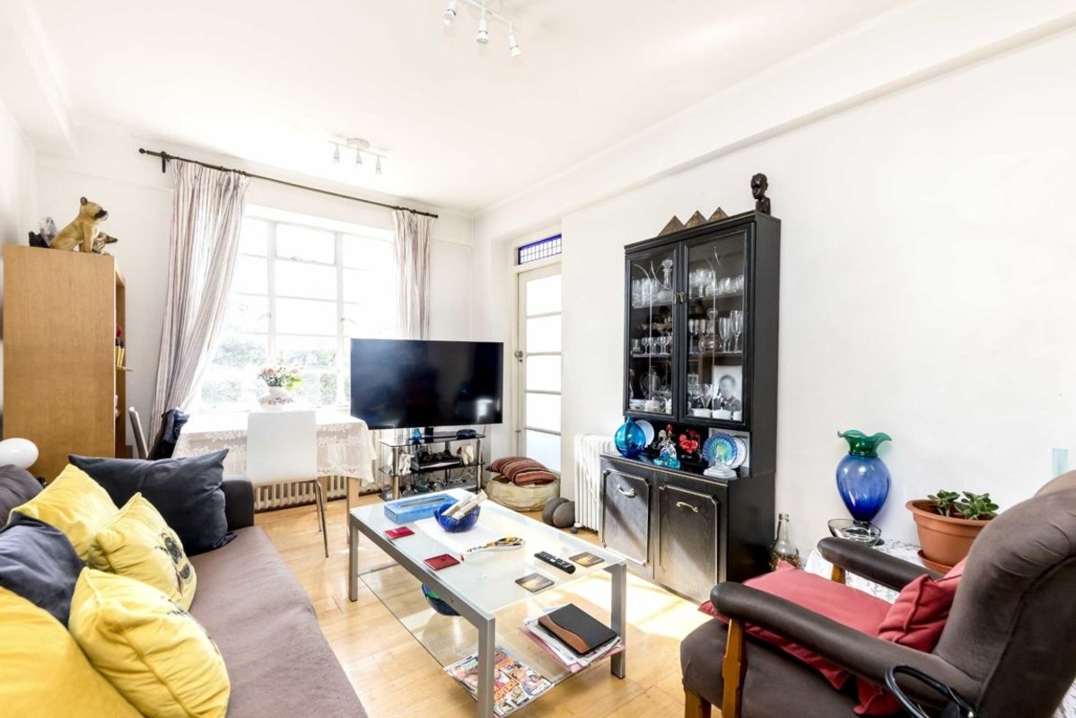 Flat for sale in Shepherds Bush Road, London, W6 (Ref 212279) Dexters