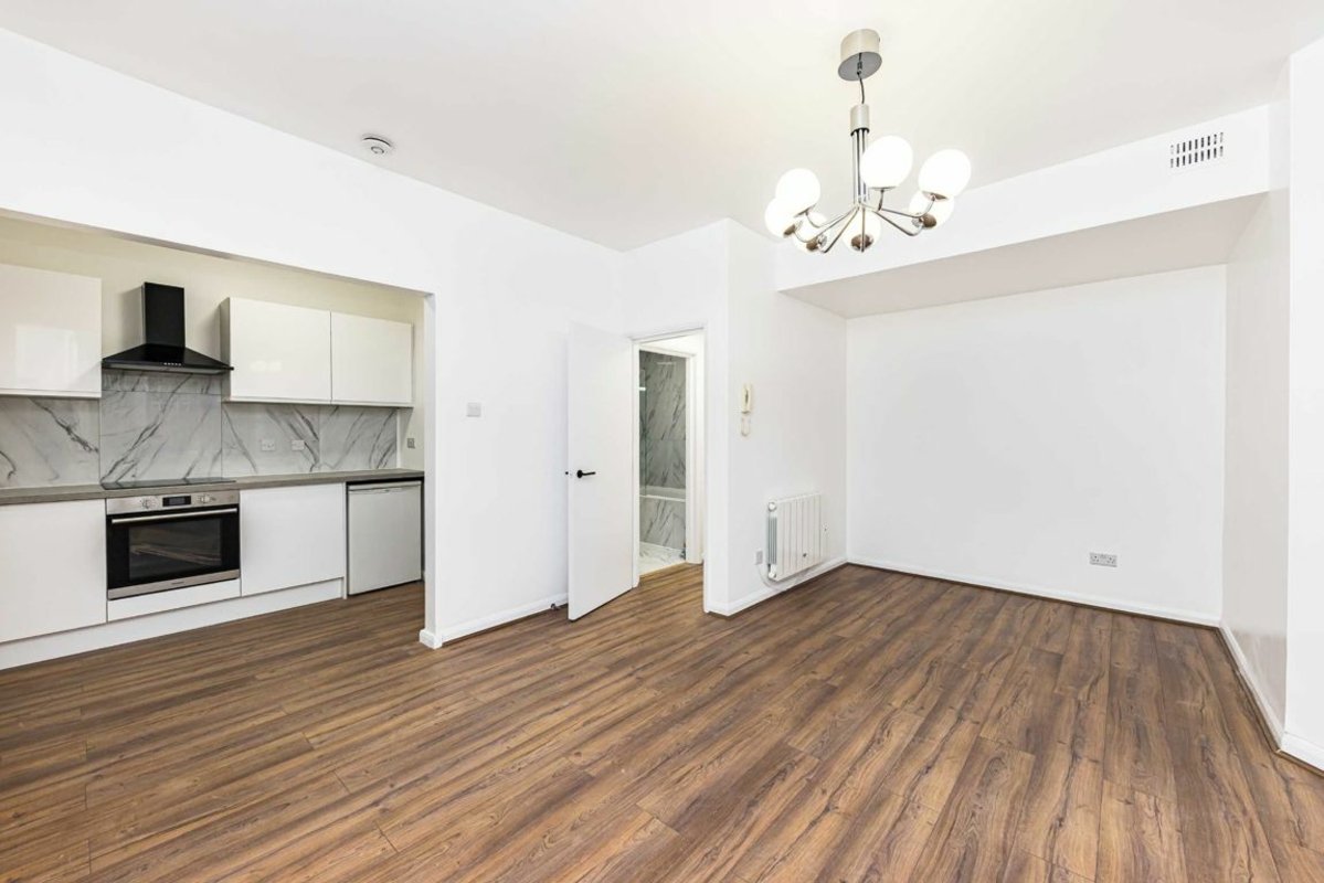 Studio for sale in Sinclair Gardens, London, W14 (Ref 224839) Dexters