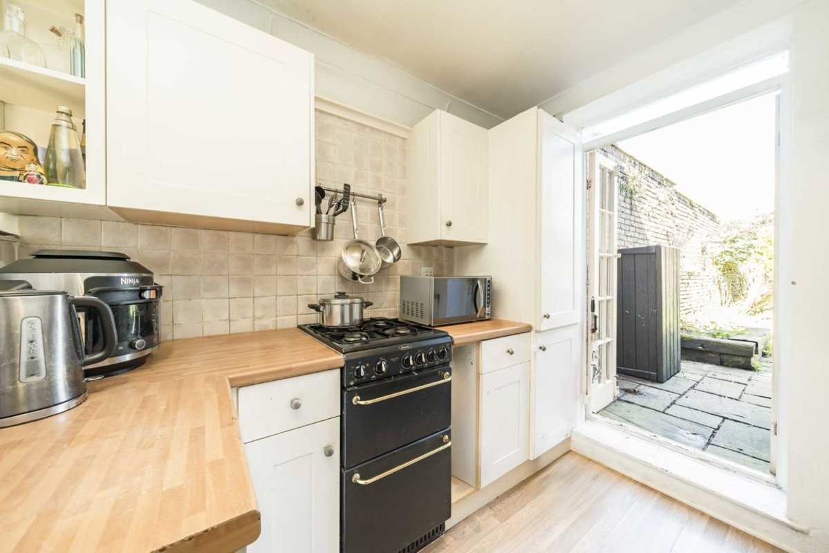 House terraced for sale in Springfield Grove, SunburyOnThames, TW16