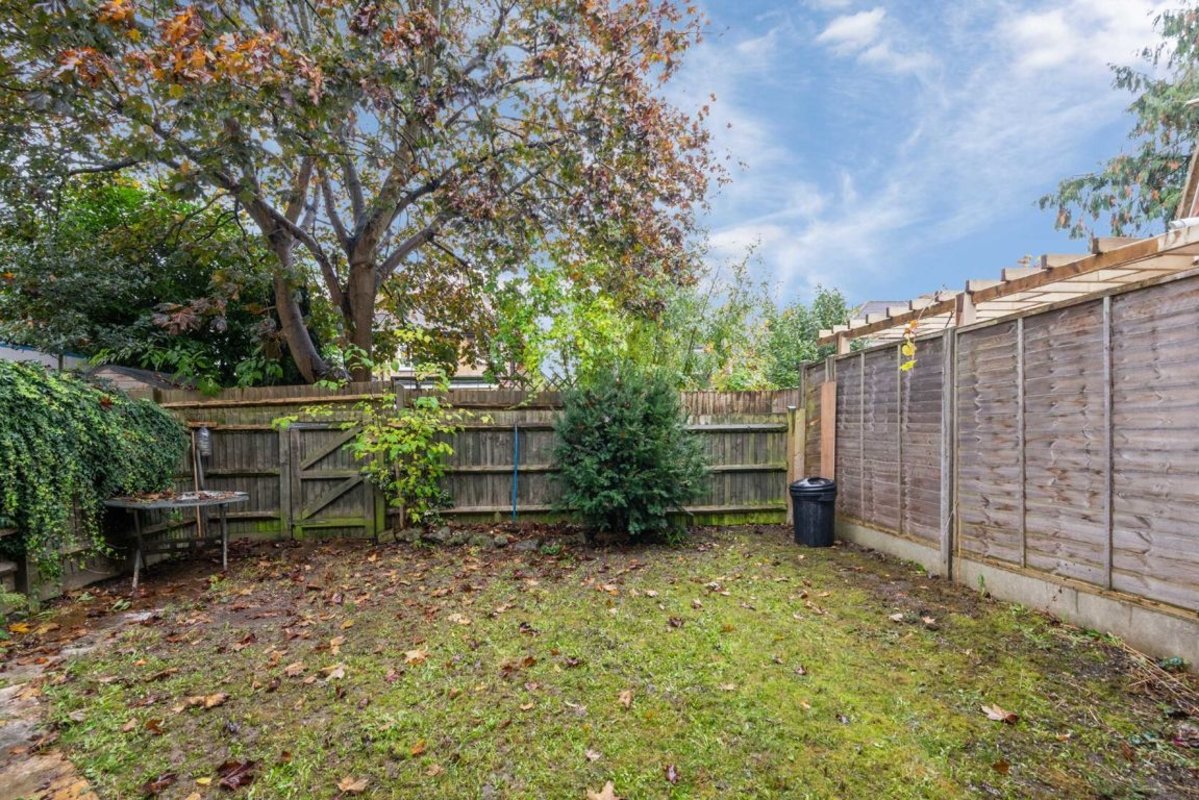 House for sale in St. Gardens, Surbiton, KT6 (Ref 213968) Dexters