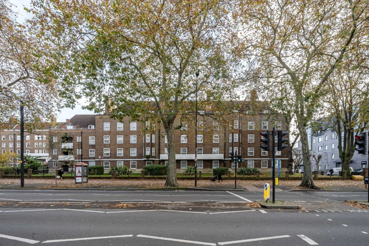 Flat for sale in Stamford Hill, London, N16 (Ref 209217) Dexters
