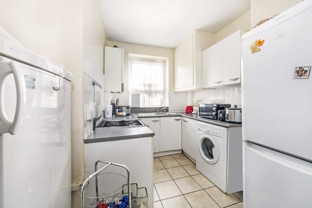 Flat for sale in Stamford Hill, London, N16 (Ref 209217) Dexters