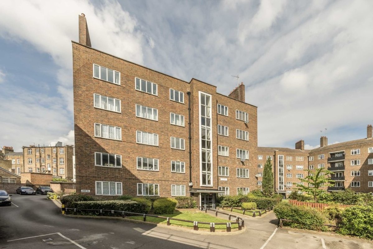 Flat for sale in Stoke Newington Church Street, London, N16 (Ref 224582