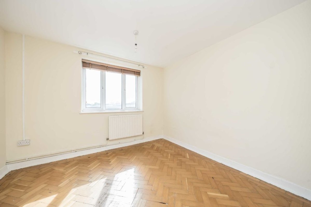 Flat for sale in Stoke Newington Church Street, London, N16 (Ref 224582