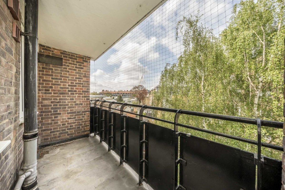Flat for sale in Stoke Newington Church Street, London, N16 (Ref 224582