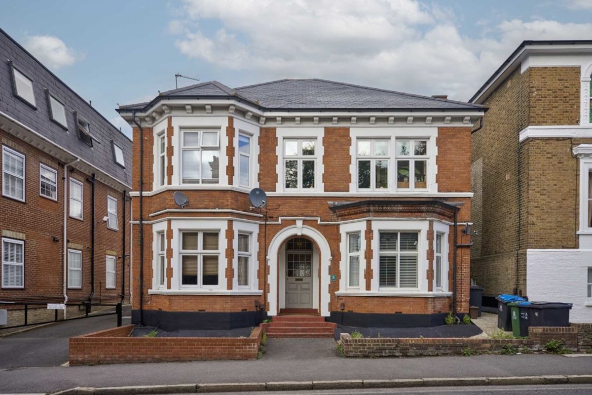 Flat for sale in Surbiton Hill Road, Surbiton, KT6 (Ref 214241) Dexters