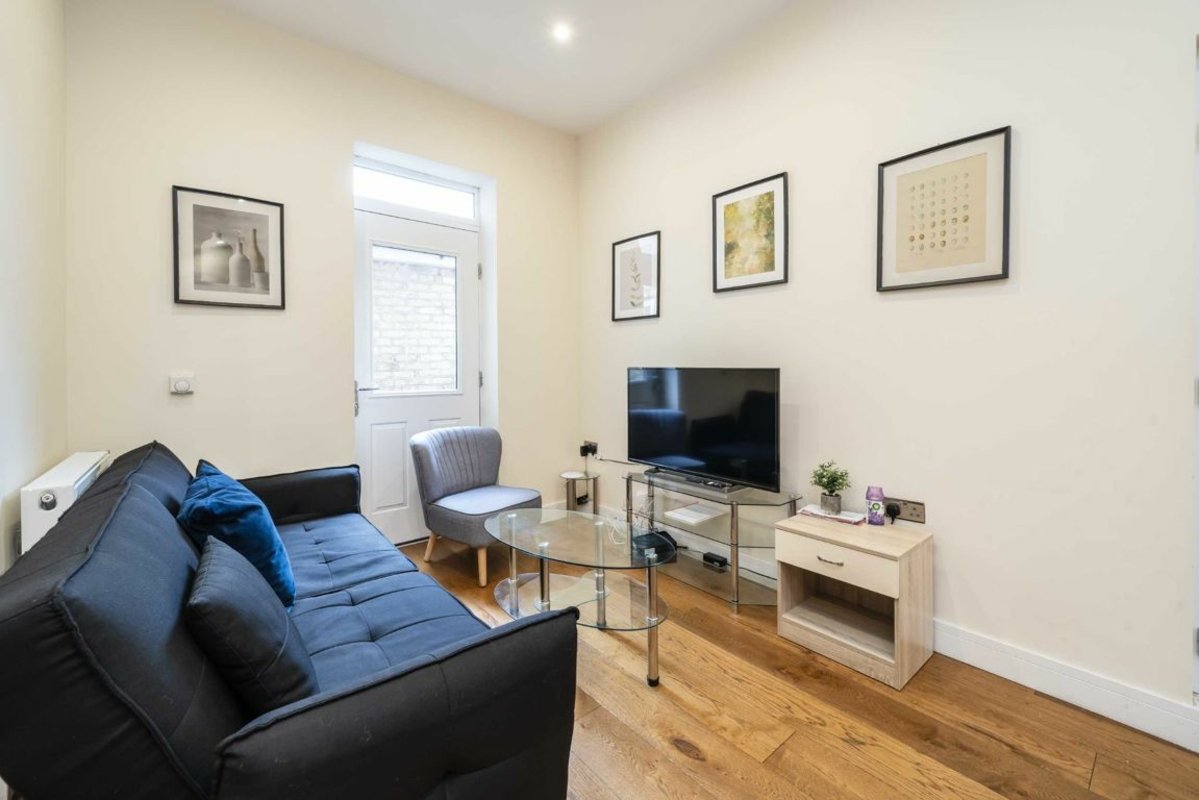 Flat for sale in The Grove, London, W5 (Ref 215403) Dexters