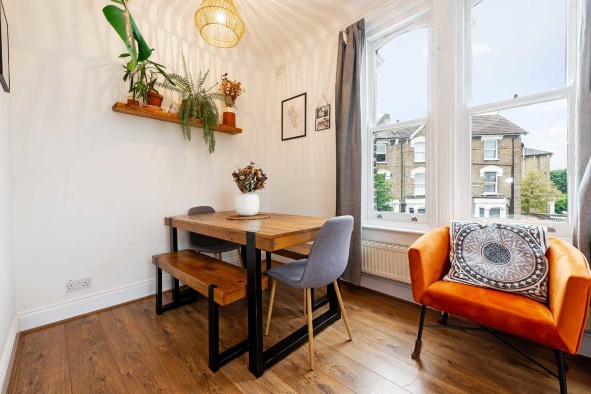 Flat for sale in Upper Tollington Park, London, N4 (Ref 210460) Dexters