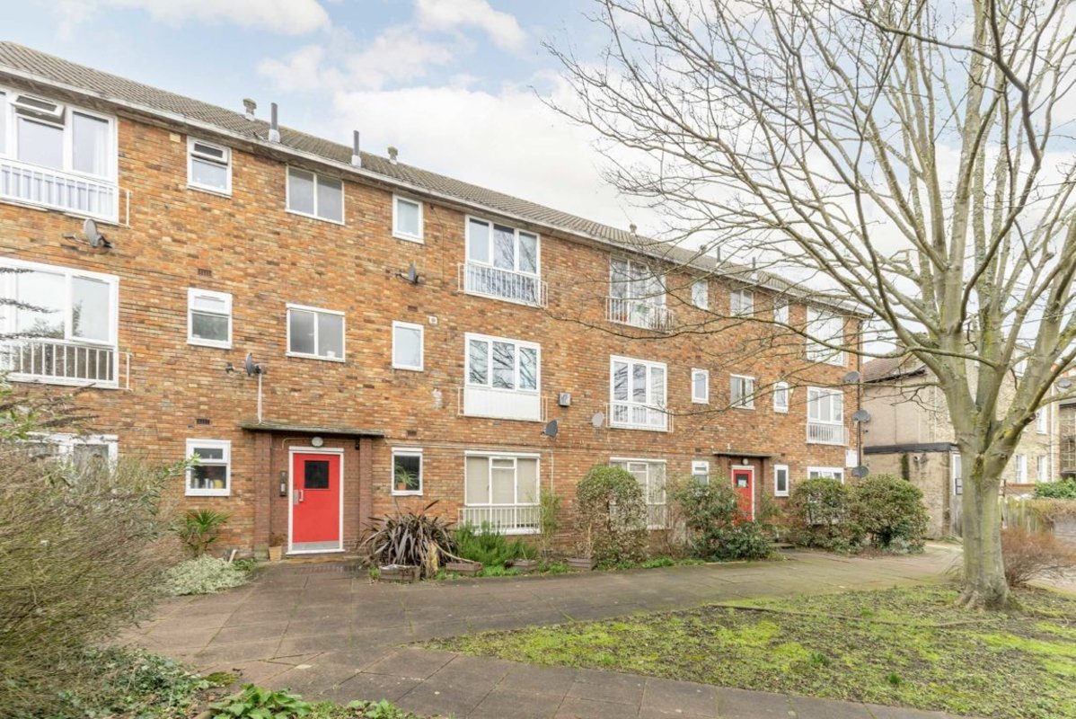 Flat for sale in Upper Tulse Hill, London, SW2 (Ref 218638) Dexters