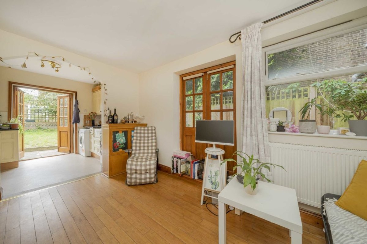 Flat for sale in Victoria Road, London, N4 (Ref 203058) Dexters