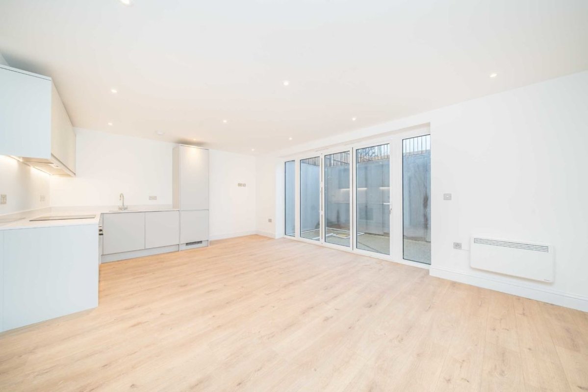 Studio for sale in Villiers Avenue, Surbiton, KT5 (Ref 218301) Dexters