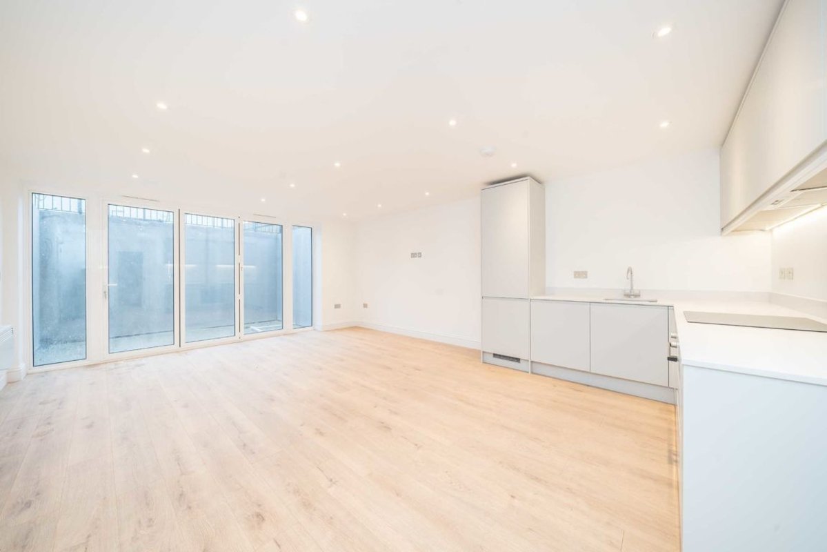 Studio for sale in Villiers Avenue, Surbiton, KT5 (Ref 218302) Dexters