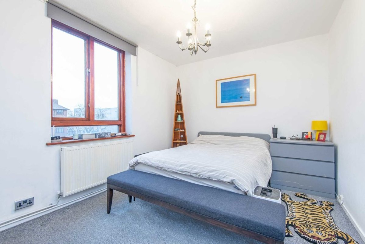 Flat for sale in Warwick Grove, London, E5 (Ref 215239) Dexters