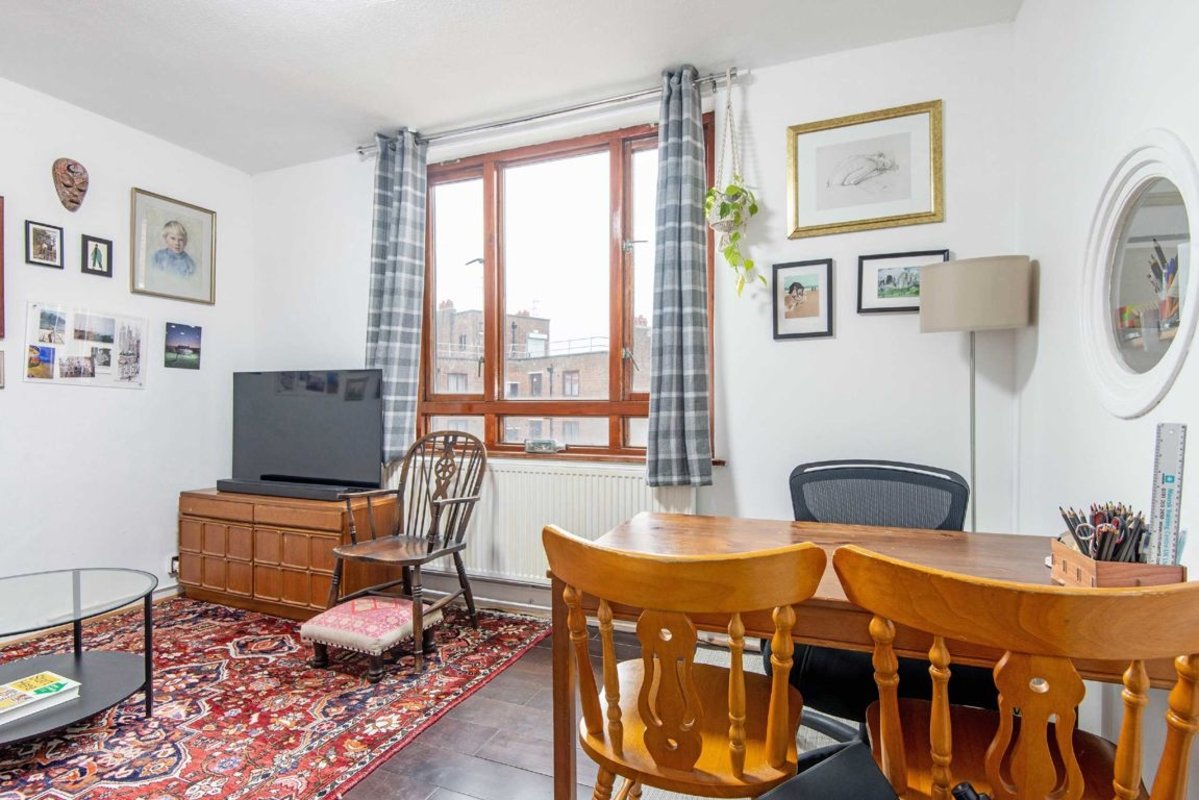 Flat for sale in Warwick Grove, London, E5 (Ref 215239) Dexters