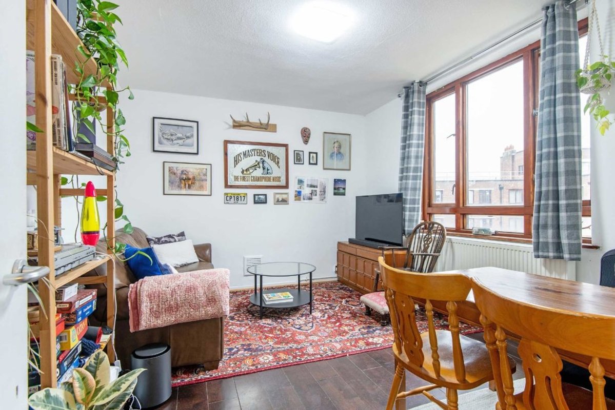 Flat for sale in Warwick Grove, London, E5 (Ref 215239) Dexters