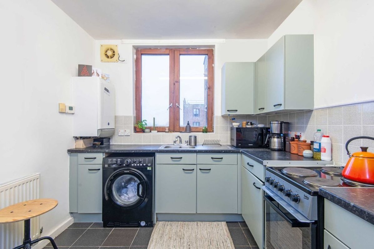 Flat for sale in Warwick Grove, London, E5 (Ref 215239) Dexters