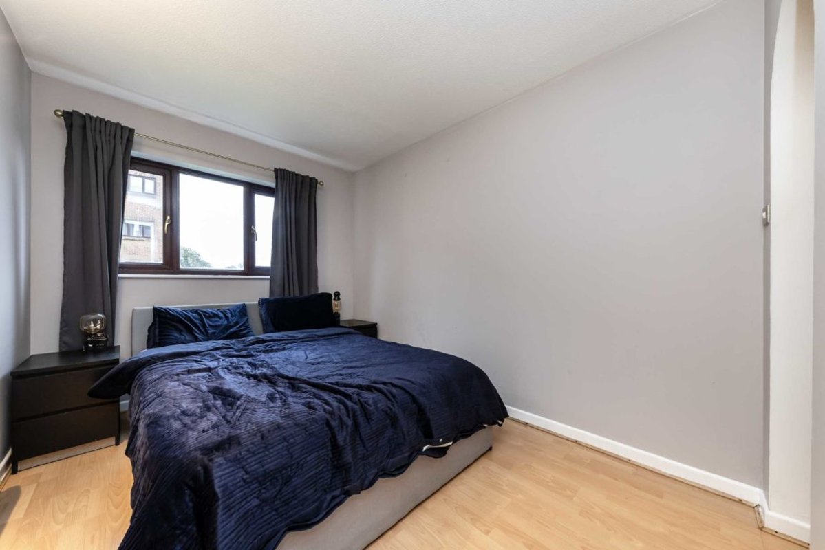 Flat for sale in Wicket Road, Greenford, UB6 (Ref 220068) Dexters