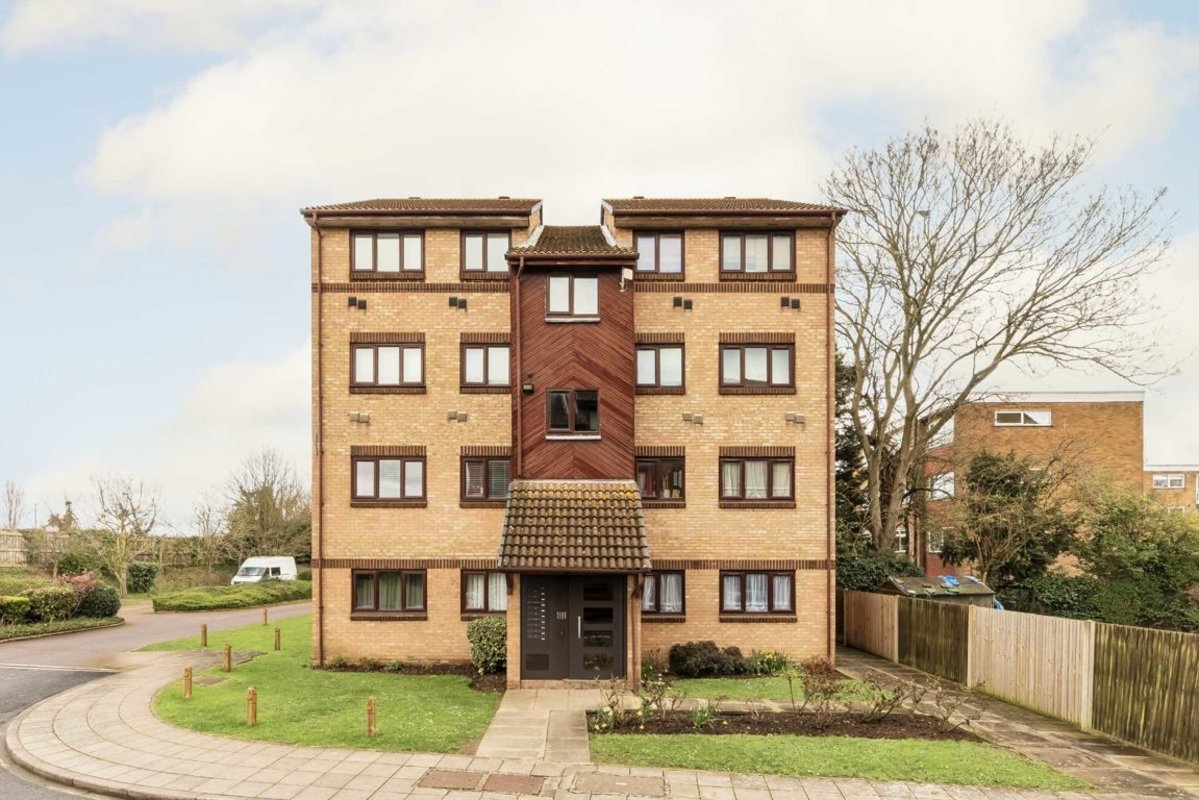 Flat for sale in Wicket Road, Greenford, UB6 (Ref 220068) Dexters