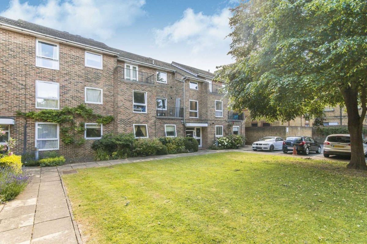 Flat to rent in Arragon Road, Twickenham, TW1 (Ref 228668) Dexters
