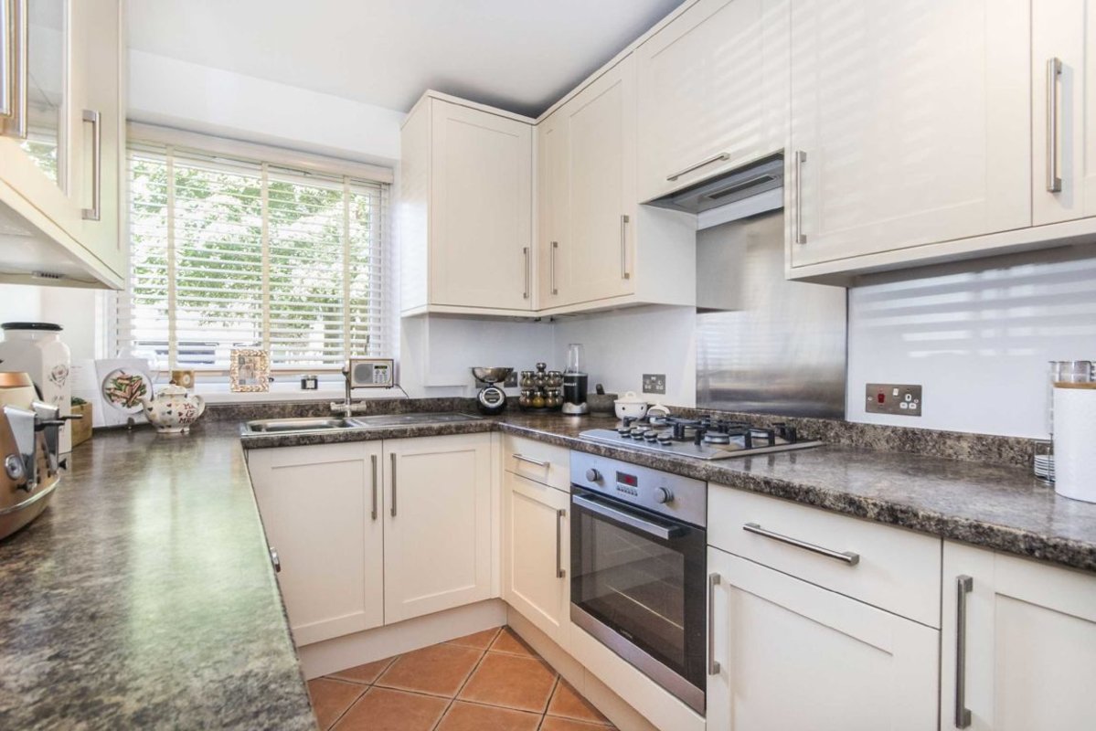 Flat to rent in Arragon Road, Twickenham, TW1 (Ref 228668) Dexters