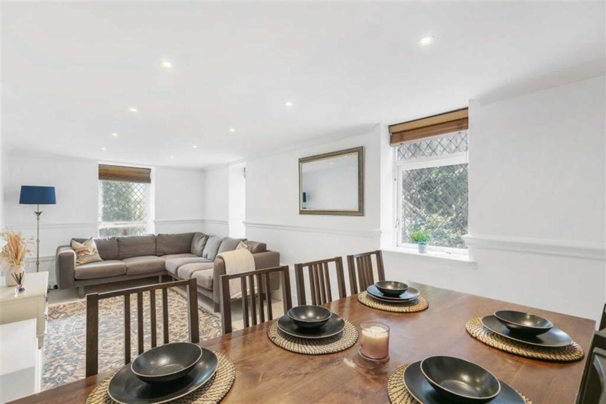 Flat to rent in Bethnal Green Road, London, E2 (Ref 223353) Dexters