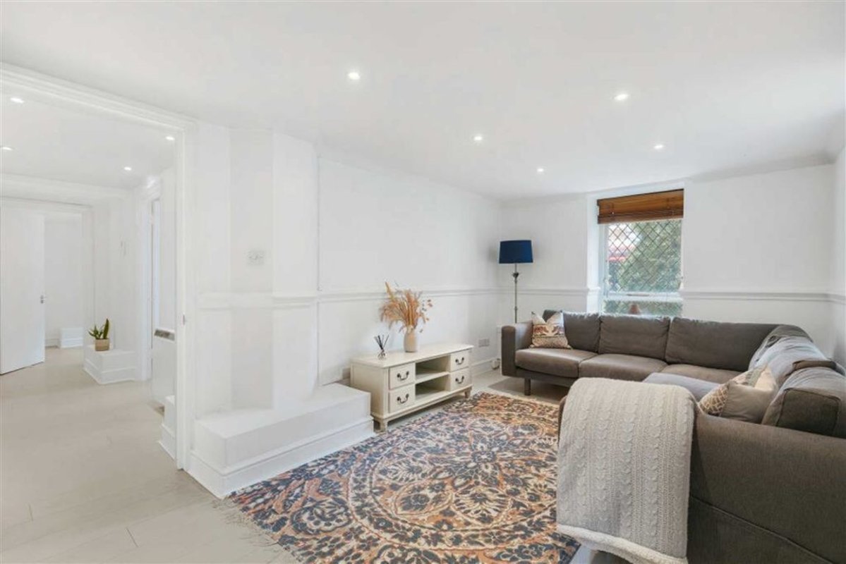 Flat to rent in Bethnal Green Road, London, E2 (Ref 223353) Dexters