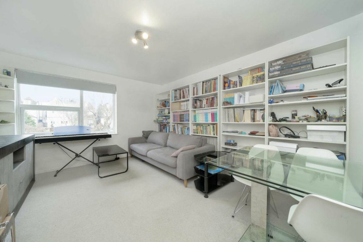 Flat to rent in Chelsea Close, London, NW10 (Ref 264181) | Dexters