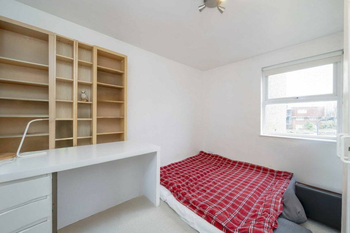 Flat to rent in Chelsea Close, London, NW10 (Ref 264181) | Dexters