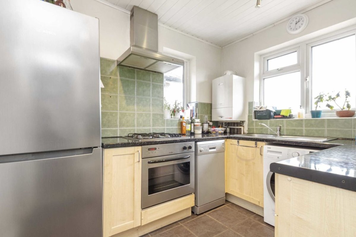 Flat to rent in Chertsey Road, Twickenham, TW2 (Ref 228348) Dexters