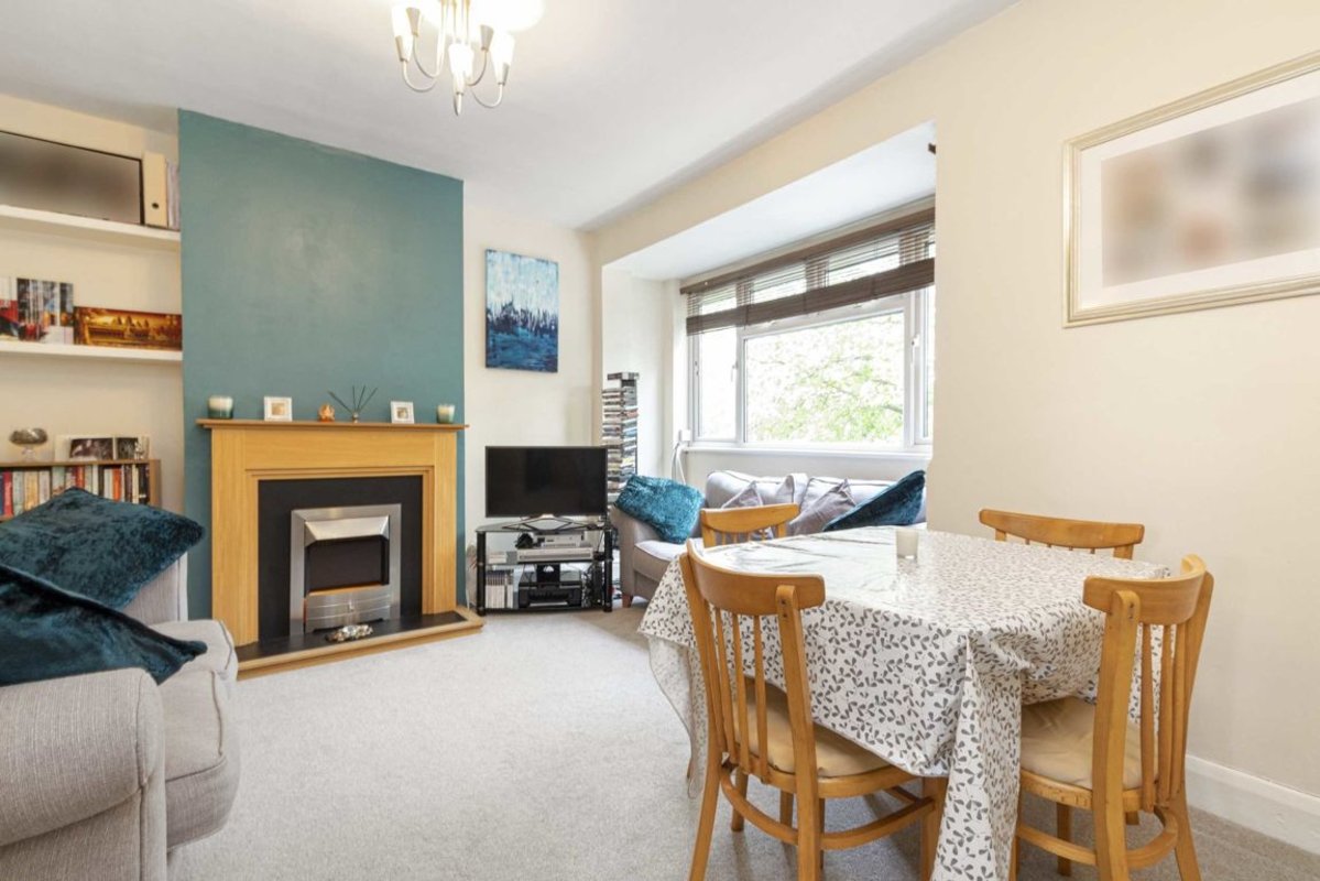 Flat to rent in Chertsey Road, Twickenham, TW2 (Ref 228348) Dexters