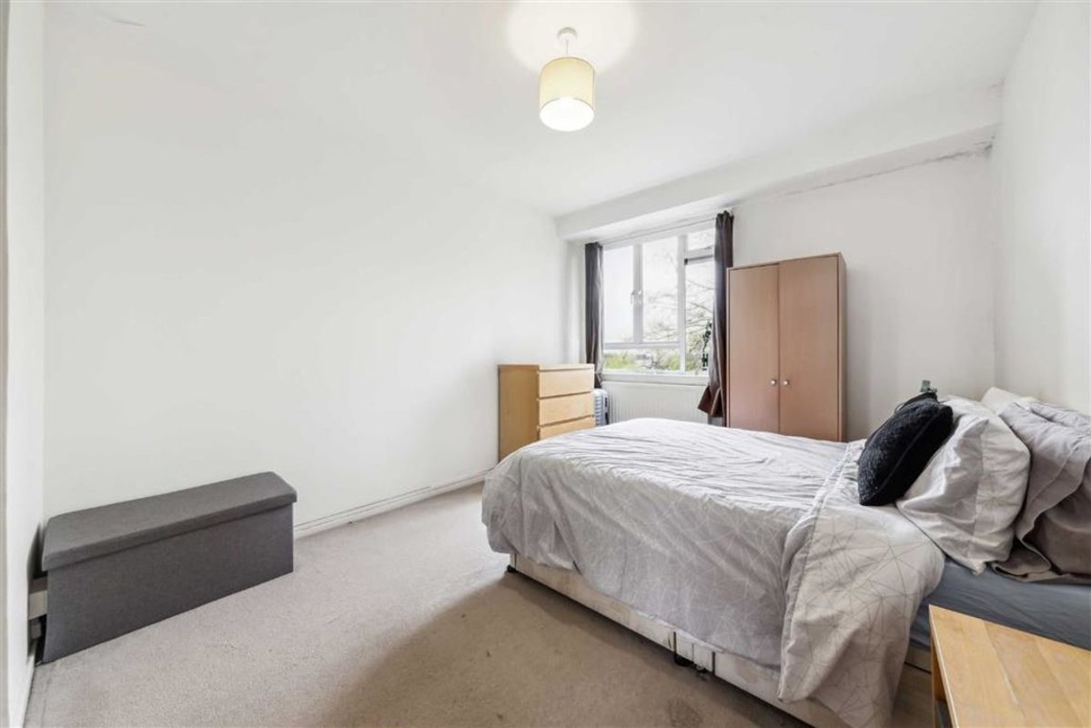 Flat to rent in Hallfield Estate, London, W2 (Ref 223961) | Dexters