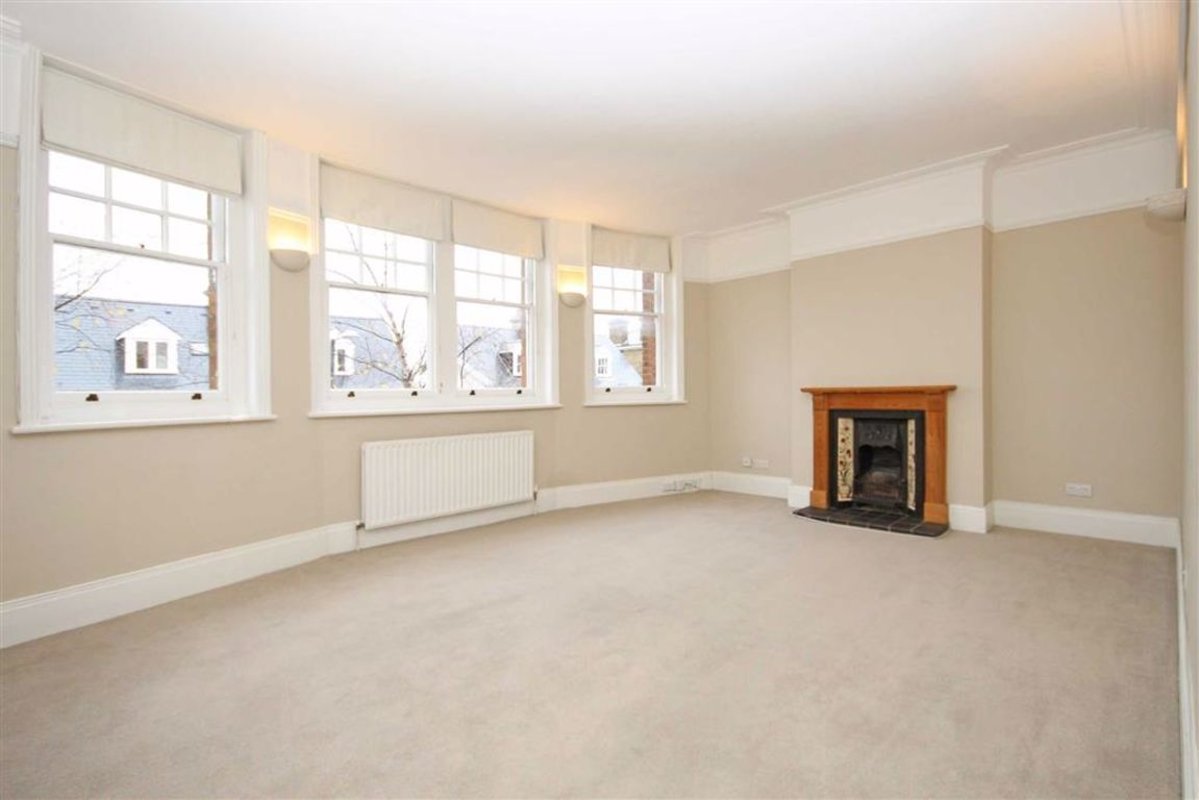 Flat to rent in High Street, Teddington, TW11 (Ref 196267) Dexters