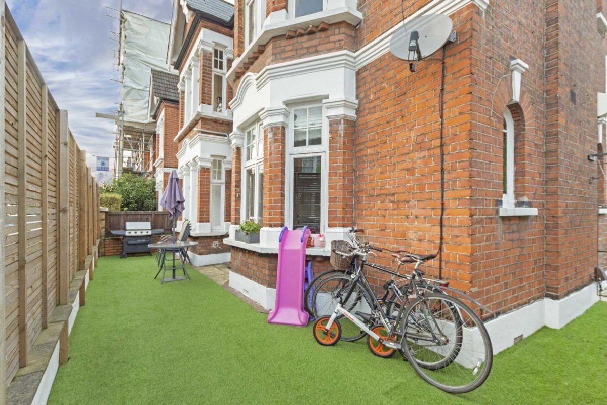 Flat to rent in Jeddo Road, London, W12 (Ref 228963) Dexters