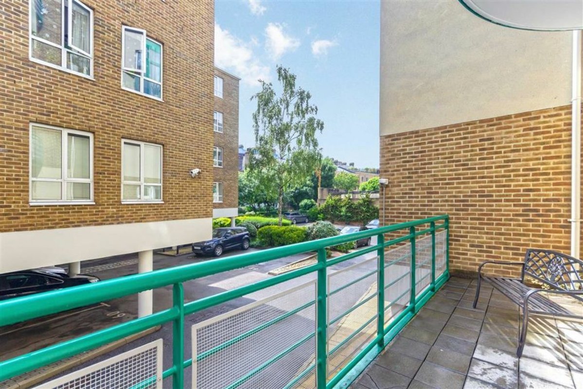 Flat to rent in Millennium Square, London, SE1 (Ref 267987) | Dexters