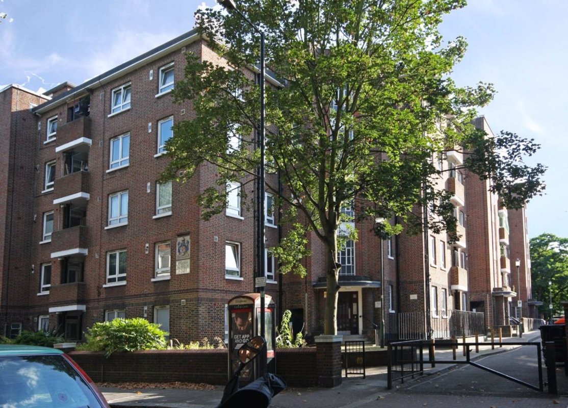 Studio to rent in Munster Road, London, SW6 Dexters