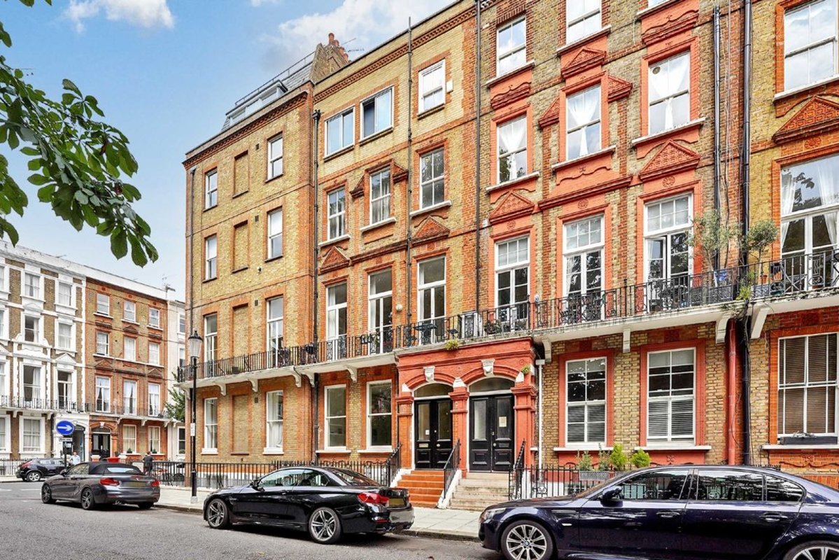 Flat to rent in Nevern Square, London, SW5 (Ref 192038) Dexters