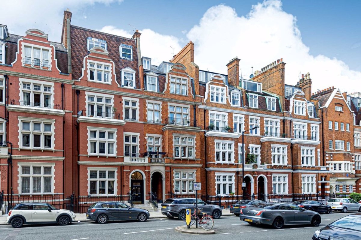 Flat to rent in Notting Hill, London, W2 4LS (PID - 145276) | Dexters