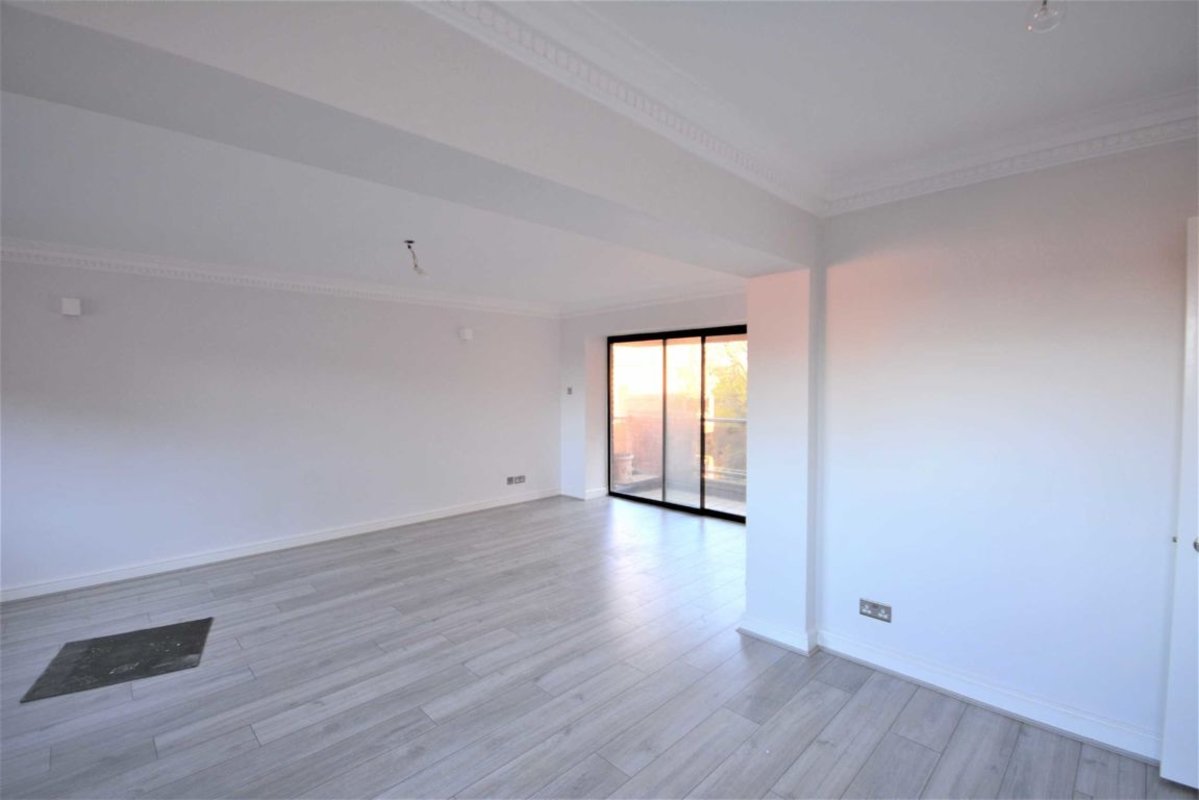 Flat to rent in Spencer Close, London, N3 (Ref 217948) Dexters