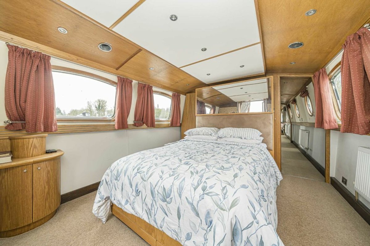 House to rent in Staines Road, Chertsey, KT16 (Ref 222076) Dexters