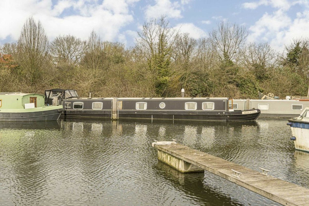 House to rent in Staines Road, Chertsey, KT16 (Ref 222076) Dexters